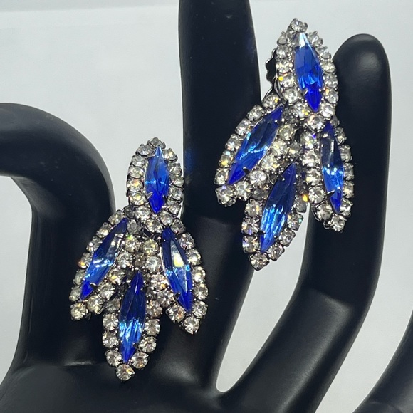 Stunning blue and clear rhinestone sparkly dangle clip on silver tone earrings - Picture 13 of 16